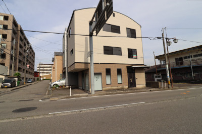 円光寺２丁目店舗付き住宅外観